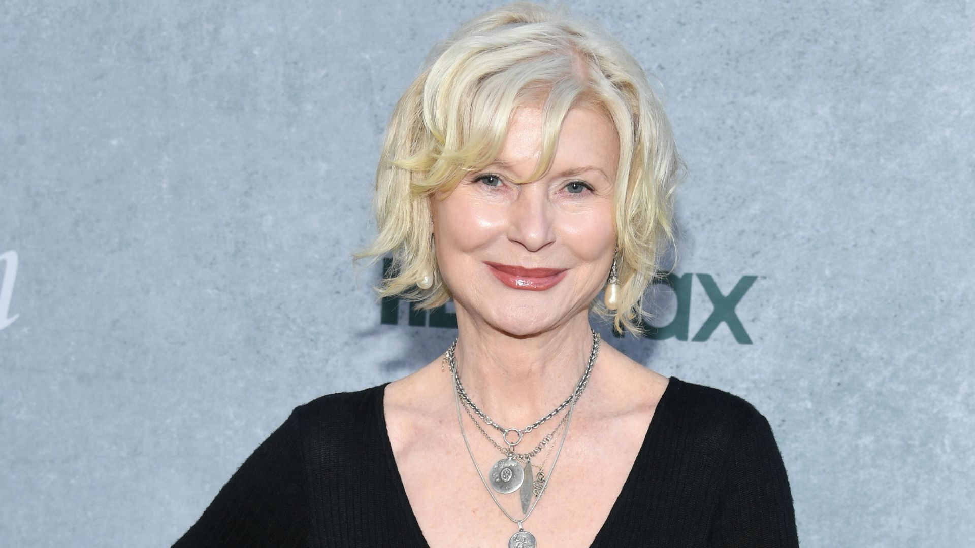 Pratos antigos de Beth Broderick no set de ‘Sabrina, a Bruxa Adolescente’