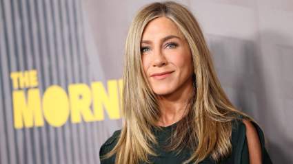 Jennifer Aniston Tries to Hide as Selena Gomez’s Husband Tries to Get Into Her House in Funny Video