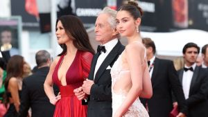 Cahterine Zeta-Jones, Michael Douglas and Carys Douglas