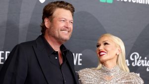 Blake Shelton and Gwen Stefani smiling