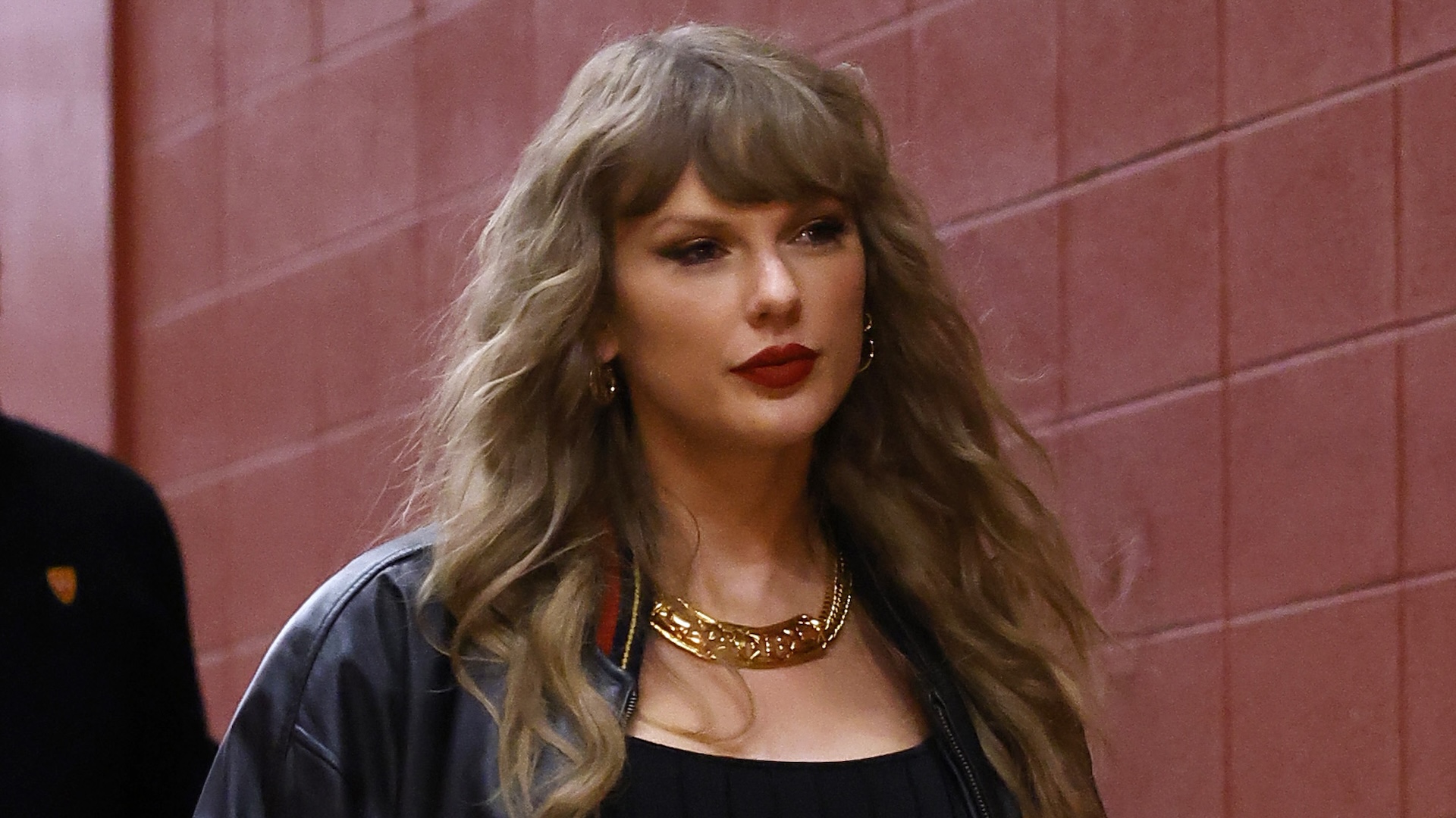 Taylor Swift on her way into a football game.