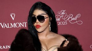 Lil' Kim on the red carpet.