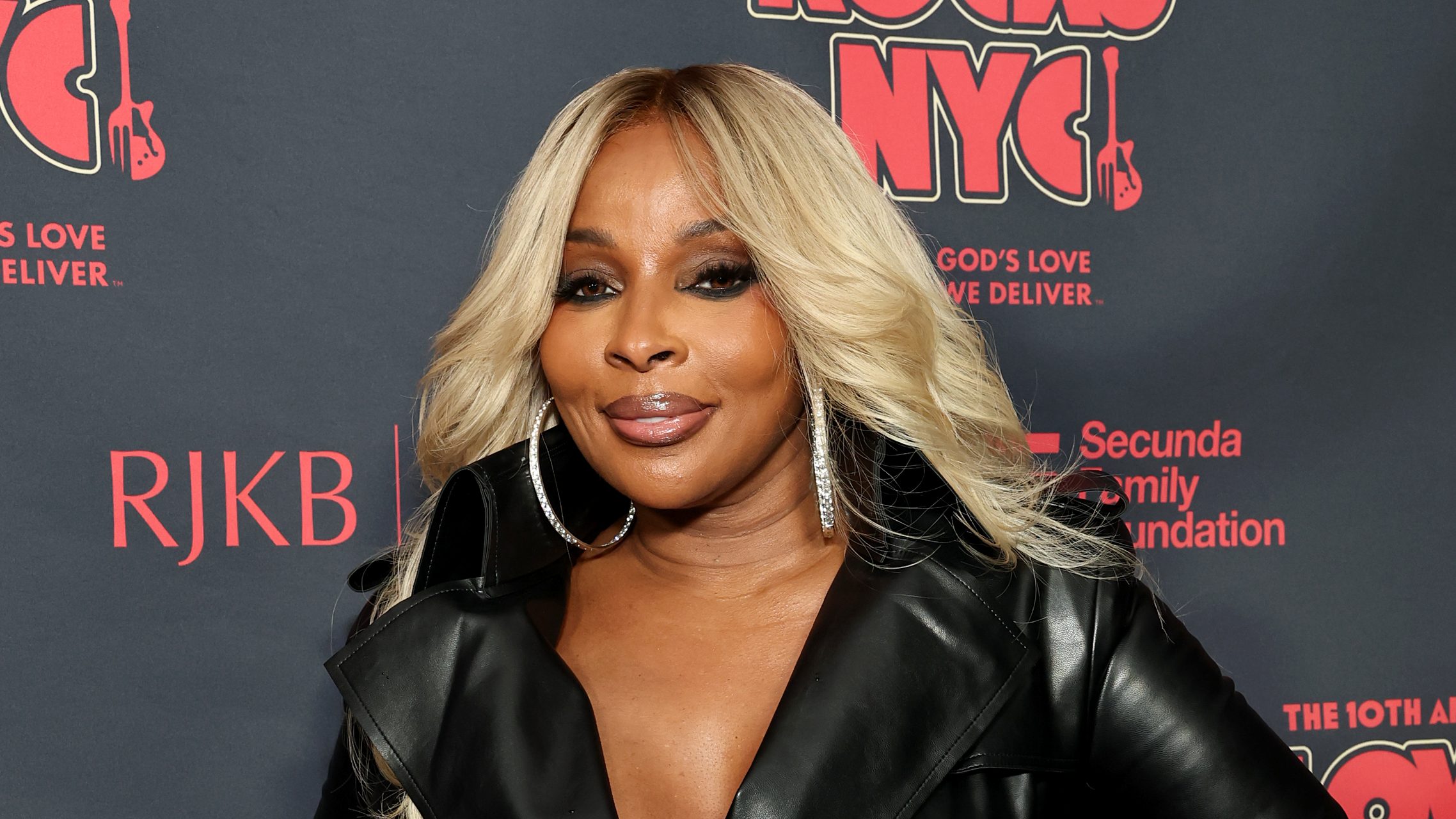 Former 'Voice' Mentor Mary J. Blige, 55, is 'Jaw-Droppingly Flawless' in Figure-Hugging Corset & Hot Pants