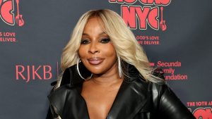 Mary J. Blige smiling