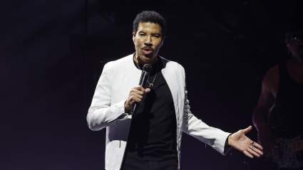 Lionel Richie Shares the ‘Magical Moments’ From His Ongoing Tour Despite Unfortunate Hospitalization