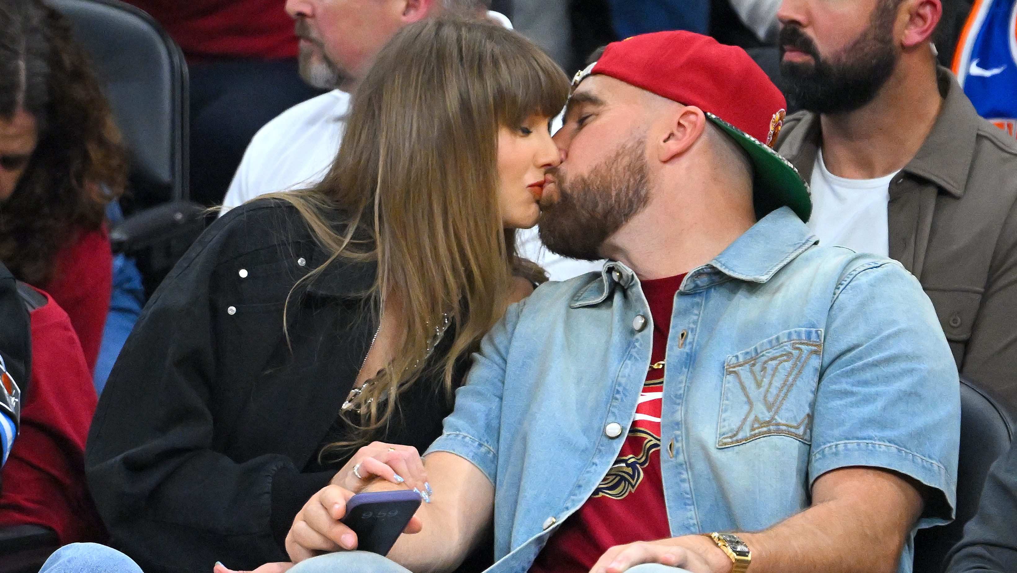 Taylor Swift and Travis Kelce kiss