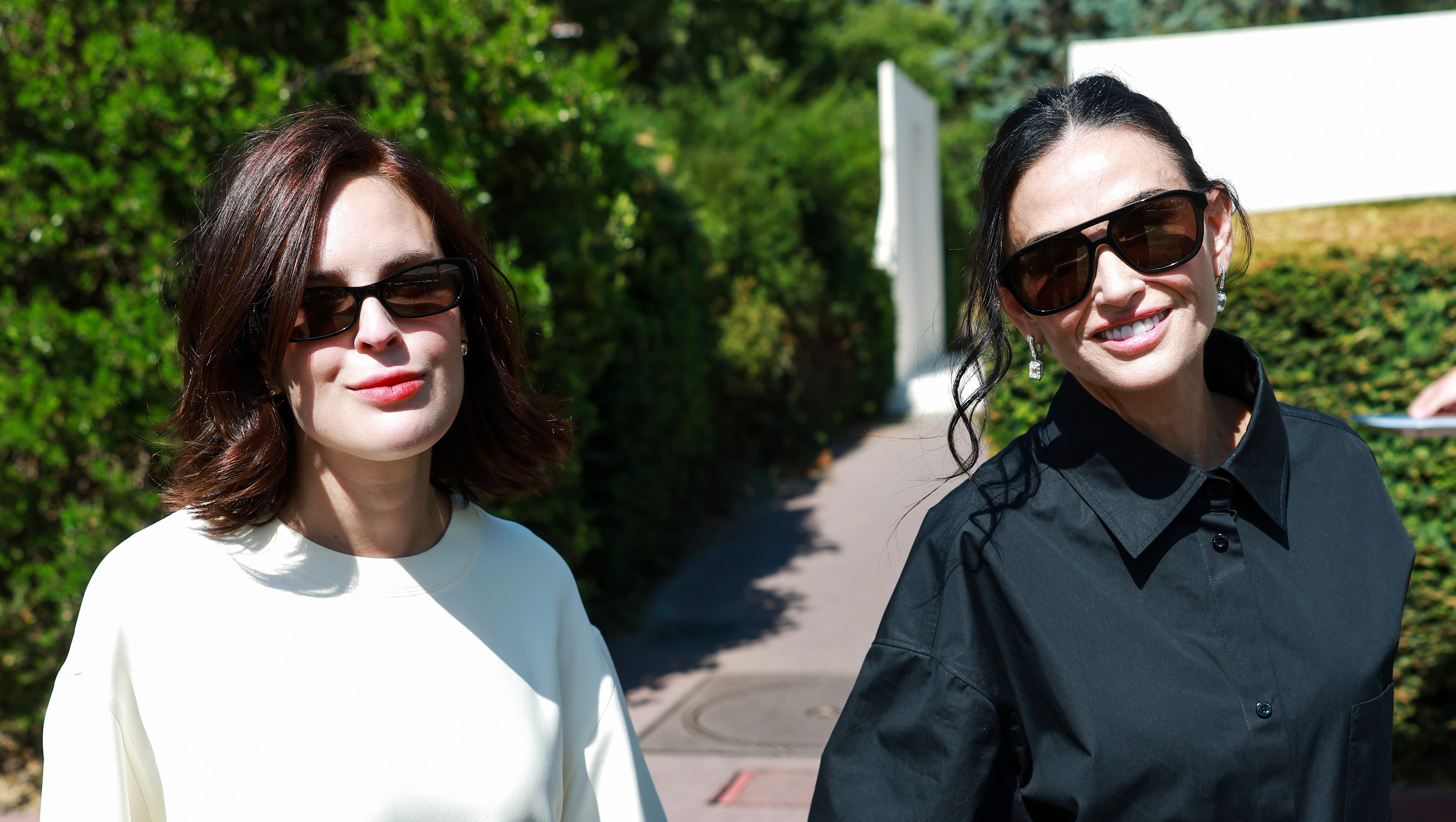 Demi Moore & Tallulah Willis Look Gorgeous on Mother-Daughter Trip to Paris