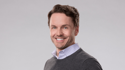 Paul Campbell’s Deadpan Hotel Review Has Hallmark Co-Stars in Stitches