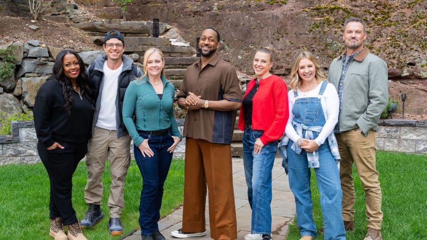 HGTV Totally '90s House_L to R Keshia Knight Pulliam, Matthew Lawrence, Melissa Joan Hart, Jaleel White, Jodie Sweetin, Beverley Mitchell, Brian Austin Green