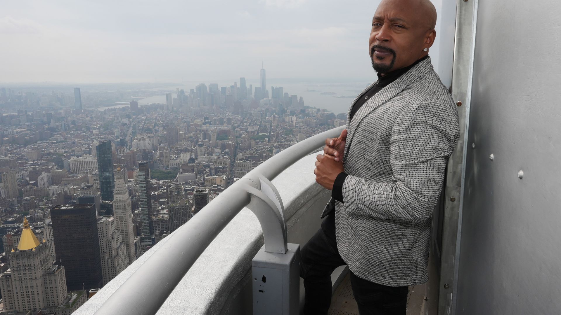 Daymond John visits the Empire State Building.