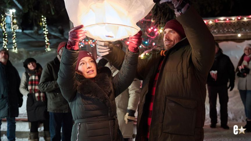 Vanessa Lengies and Marcus Rosner in "Snowbound for the Holidays"