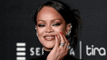 SEE: Rihanna Takes the Stage With Jay-Z for Surprise 1st Performance in 3 Years