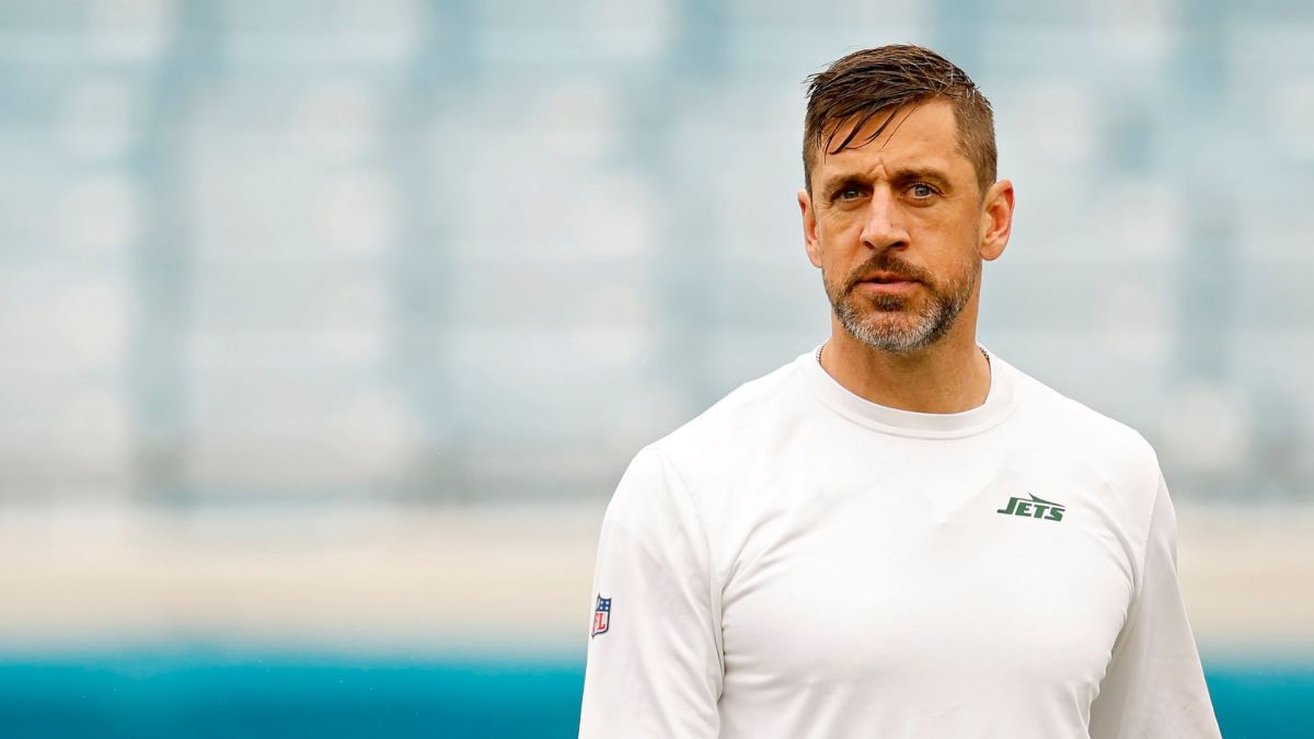 Aaron Rodgers #8 of the New York Jets looks on before the game against the Jacksonville Jaguars at EverBank Stadium on December 15, 2024 in Jacksonville, Florida