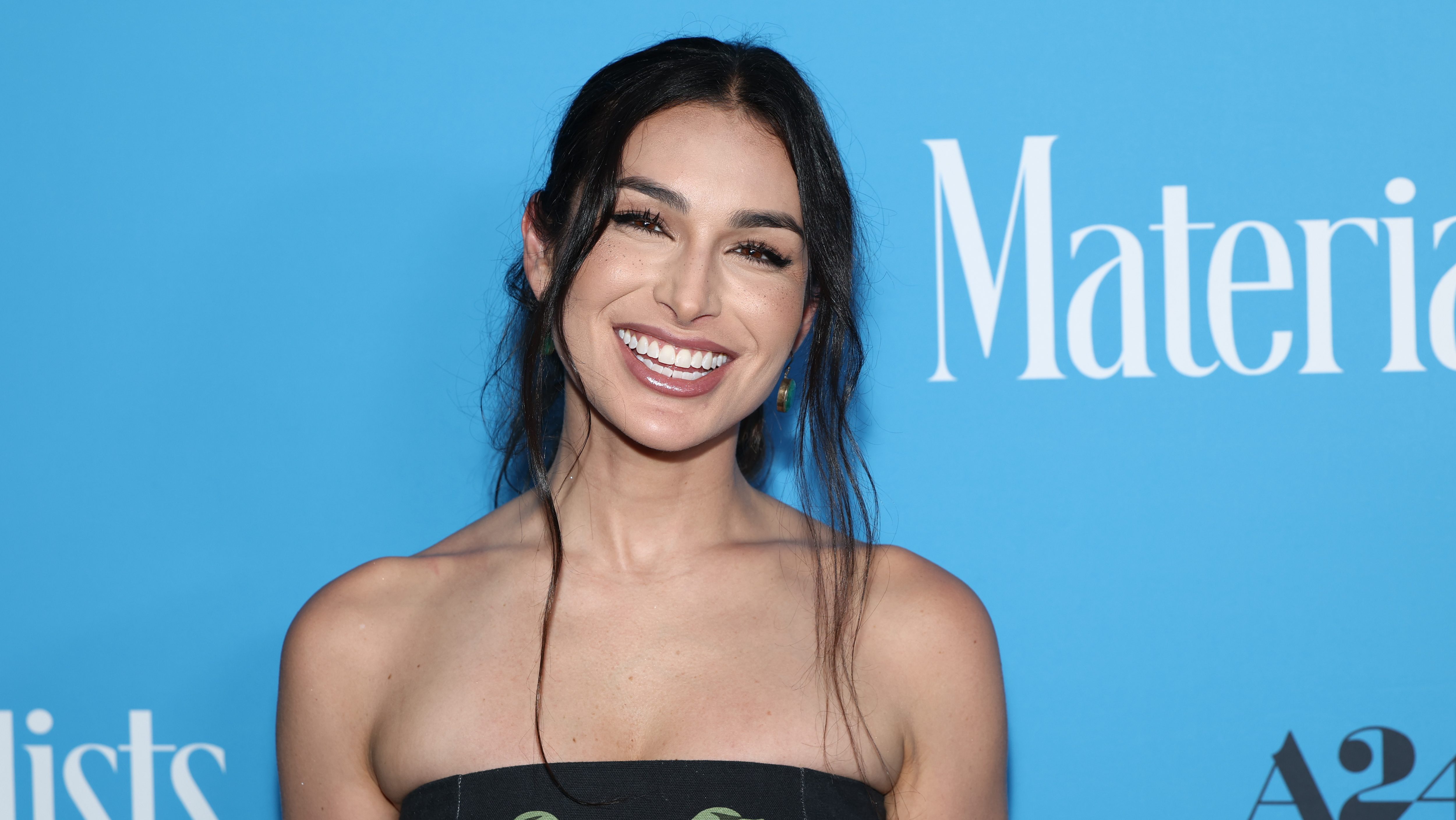 Ashley Iaconetti smiling beautifully