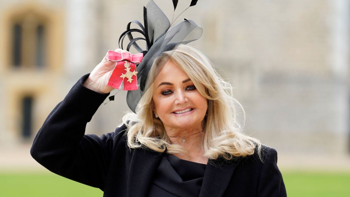 Bonnie Tyler funeral procession in Wales