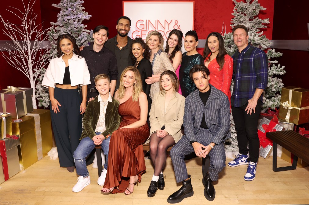 Ginny & Georgia cast