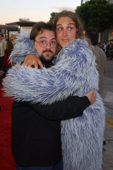 Kevin Smith and Jason Mewes at the premiere of "Jay and Silent Bob Strike Back" (2001)