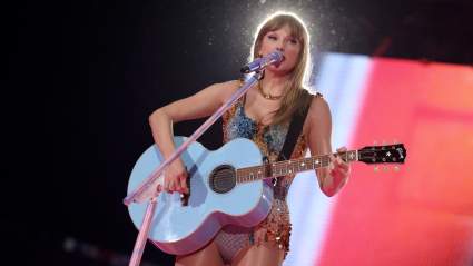 Taylor Swift Returning to the Stage for Intimate L.A. Performance