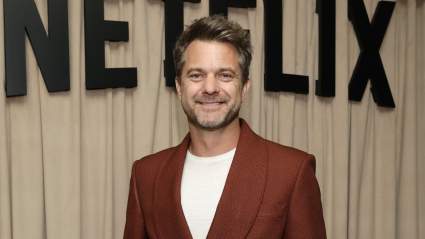 ‘Dawson’s Creek’ Star Joshua Jackson & Model Spotted Kissing