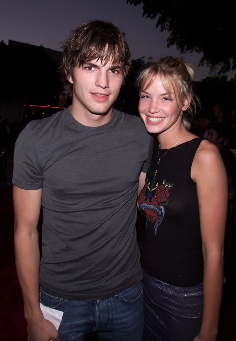 Ashton Kutcher and Ashley Scott at the premiere of "Jay and Silent Bob Strike Back" (2001)