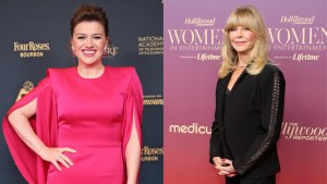 Kelly Clarkson and Goldie Hawn