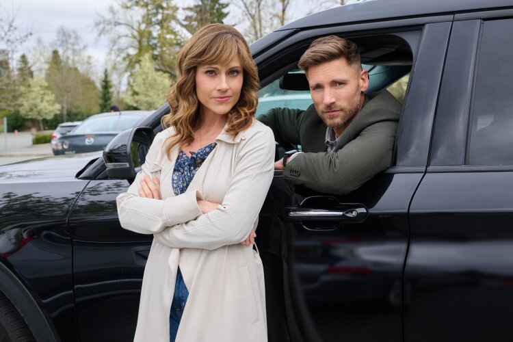 Nikki DeLoach and Andrew Walker in Hallmark Channel's "Curious Caterer Mysteries"