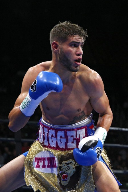 A photo showing Prichard Colón in a boxing position with blue gloves on.