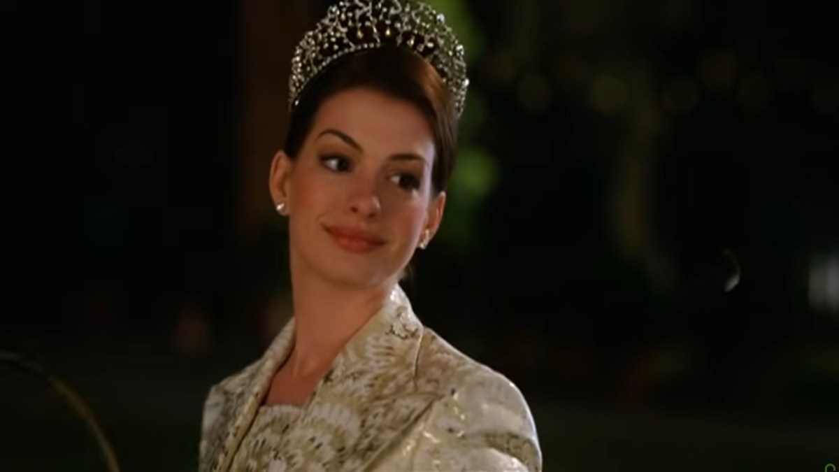 Anne Hathaway in Princess Diaries 2