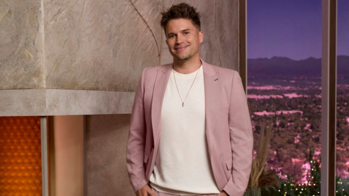 Tom Schwartz wears a white shirt and pink jacket.