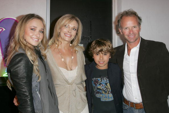 Actress Hayden Panettiere, mom Leslie, brother Jansen and dad Skip arrive at the celebration for the wrap of season one for NBC's "Heroes" on April 17, 2007 in Los Angeles, California.