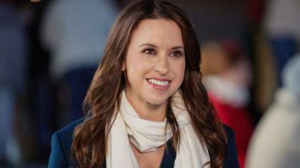 Lacey Chabert’s Attempt to Host Her Own Cooking Show Goes Hilariously Awry (VIDEO)