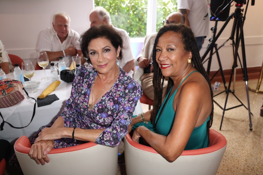 Saundra Santiago, Olivia Brown