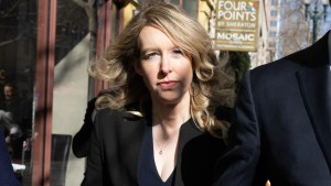 Elizabeth Holmes looks into camera before court