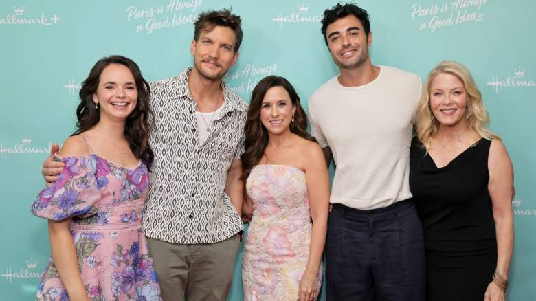 Rebecca Hanssen, Scott Michael Foster, Lacey Chabert, Julien Marlon Samani and Barbara Niven