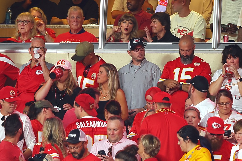 Taylor Swift sitting with Tom Cruise at Chiefs game