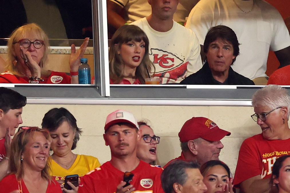 Taylor Swift & Tom Cruise at Chiefs game