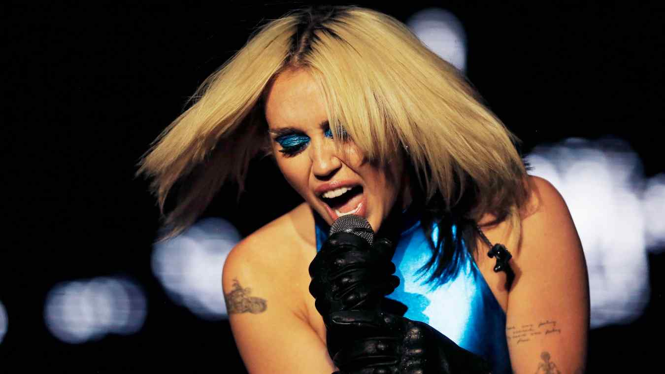 Miley Cyrus Recalls Onstage Crisis After Taylor Hawkins’ Death