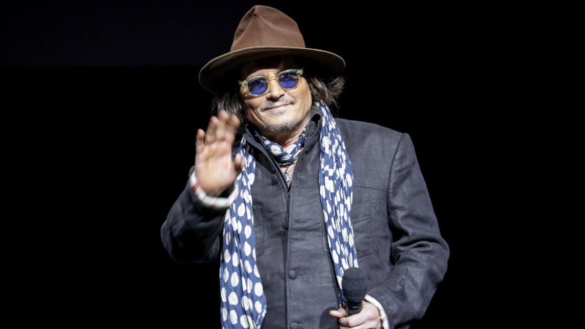 Johnny Depp waves to fans while on the red carpet