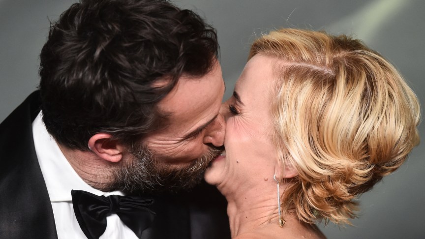 Noah Wyle and Sara Wells kissing
