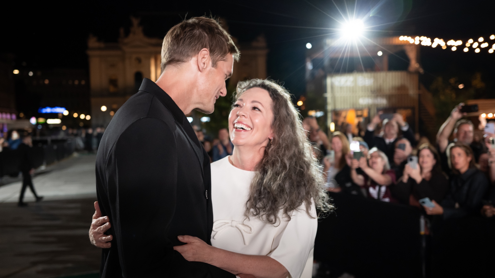 ‘Wicker’ Star Reveals a Gorgeous New Look on the Red Carpet