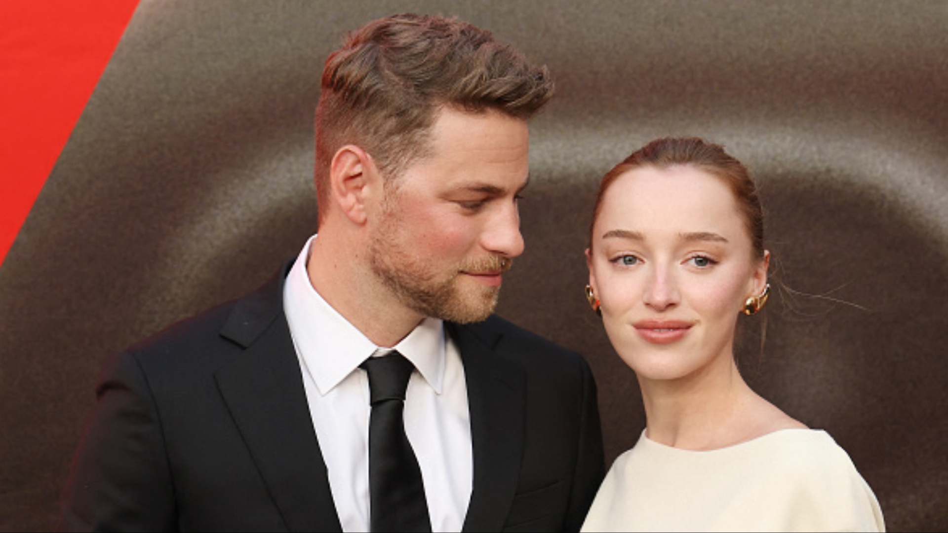 Phoebe-Dynevor-Cameron-Fuller