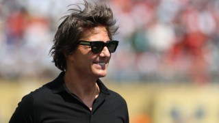 Tom Cruise Looks So Happy as He Appears to Debut a New Hair Color on the ‘Digger’ Red Carpet