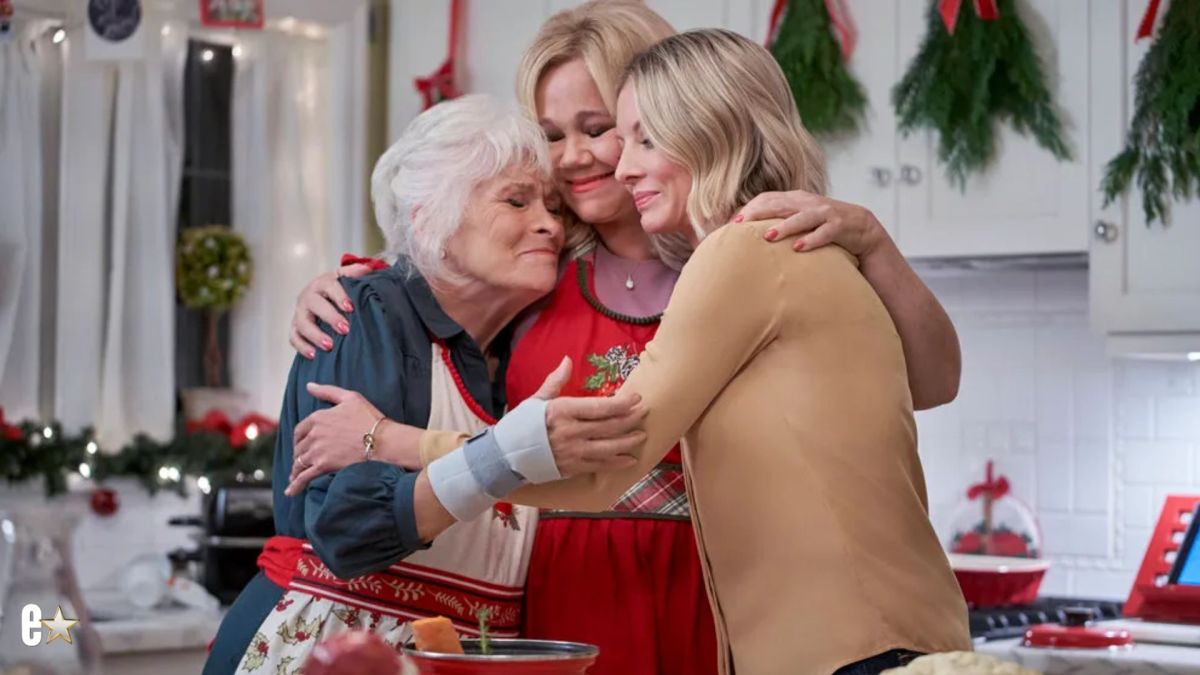 Paula Shaw with Caroline Rhea and Kaitlin Doubleday in "A Mrs. Miracle Christmas"