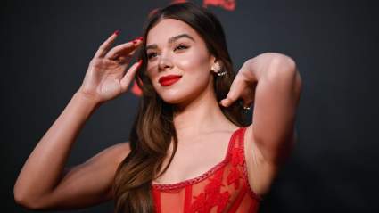 The Beautiful Hailee Steinfeld’s Best & Most Memorable Red Carpet Looks Over the Years [PHOTOS]