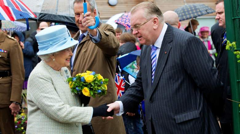 Queen Elizabeth visits Aberfan