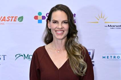 Pregnant Hilary Swank Sweetly Derails Autograph Hound With Simple Request: Watch