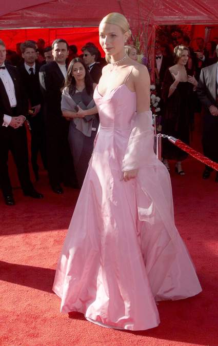 Gwyneth Paltrow at the 71st Academy Awards.