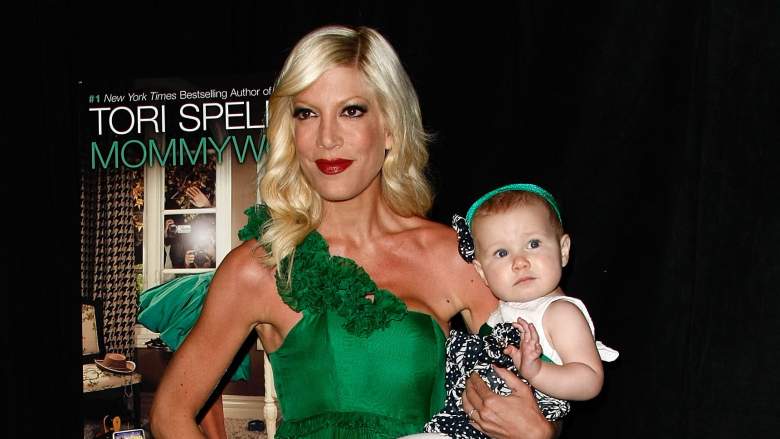 Tori Spelling and Stella in 2009.