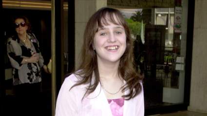 Beloved ‘90s Child Star Mara Wilson Makes Ultra-Rare Public Appearance: See Her Now