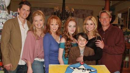 Reba McEntire & Co-Stars Celebrate Special ‘Reba’ Milestone
